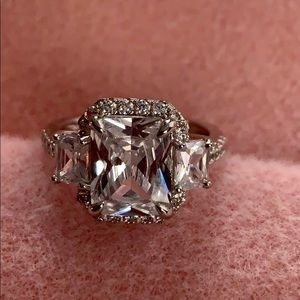 Beautiful Emerald Cut Ring size 7